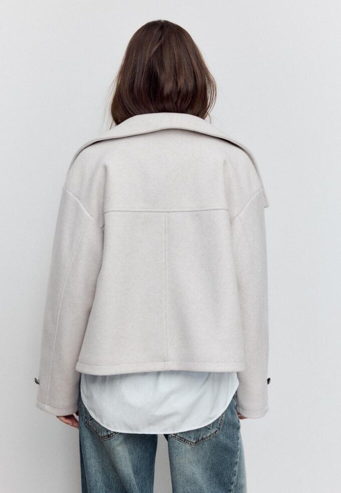 Bunda Jemné na dotek s překříženým výstřihem a vysokým límcem