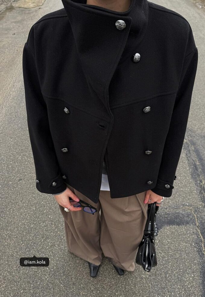 Bunda Jemné na dotek s překříženým výstřihem a vysokým límcem