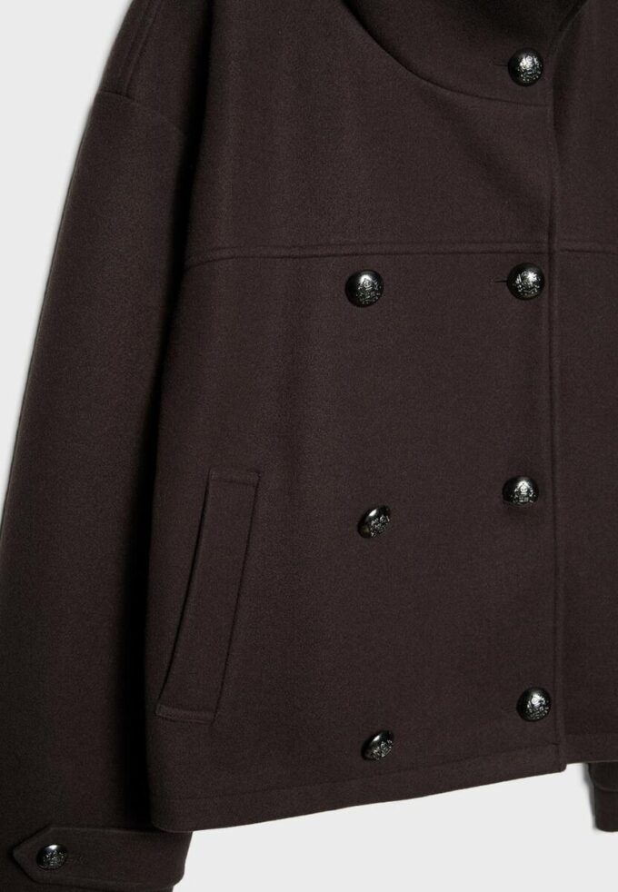 Bunda Jemné na dotek s překříženým výstřihem a vysokým límcem