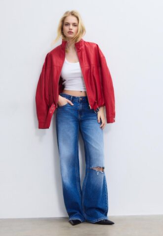 Bunda s efektem kůže a páskem