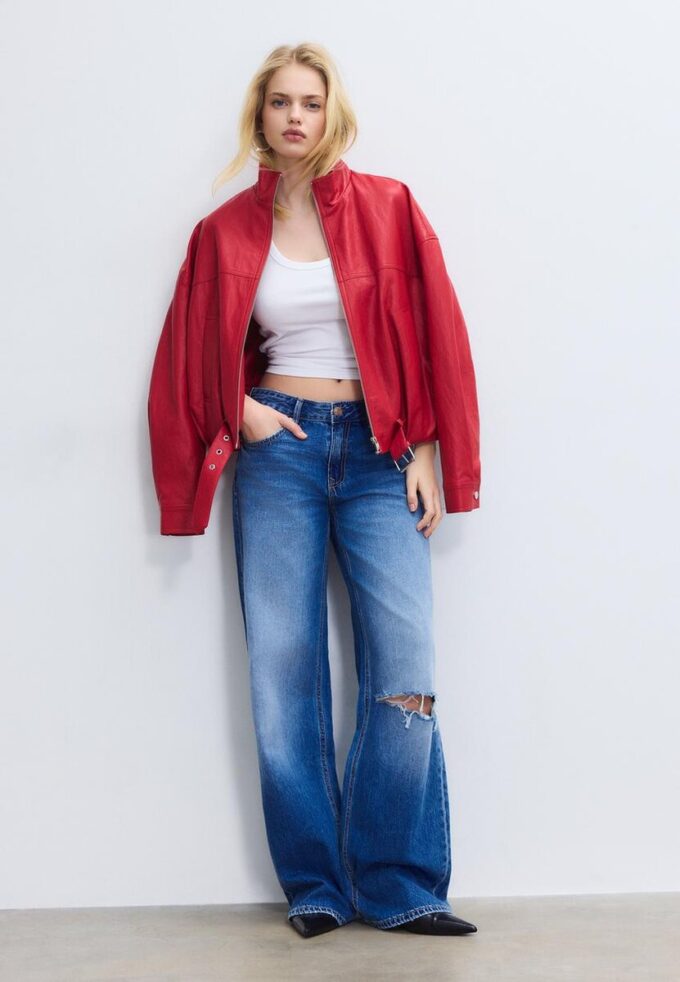 Bunda s efektem kůže a páskem