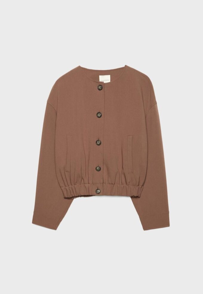 Bunda s kulatým výstřihem a nafouknutými rukávy