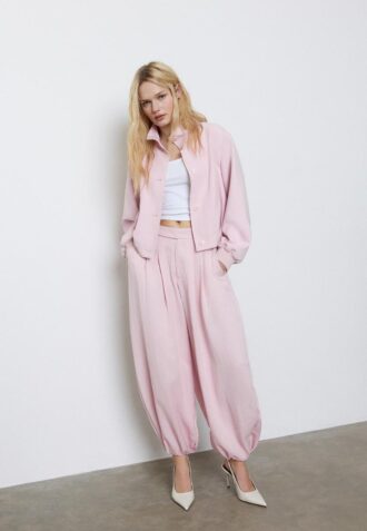 Bunda s vysokým límcem