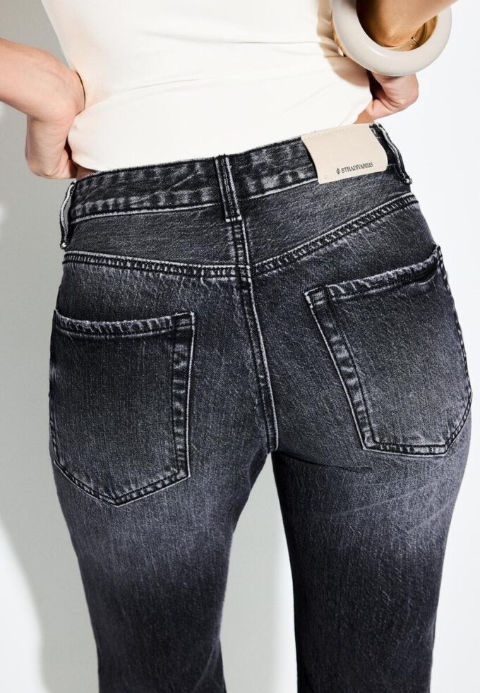 D98 Džíny s rovnými nohavicemi D98 Džíny s rovnými nohavicemi