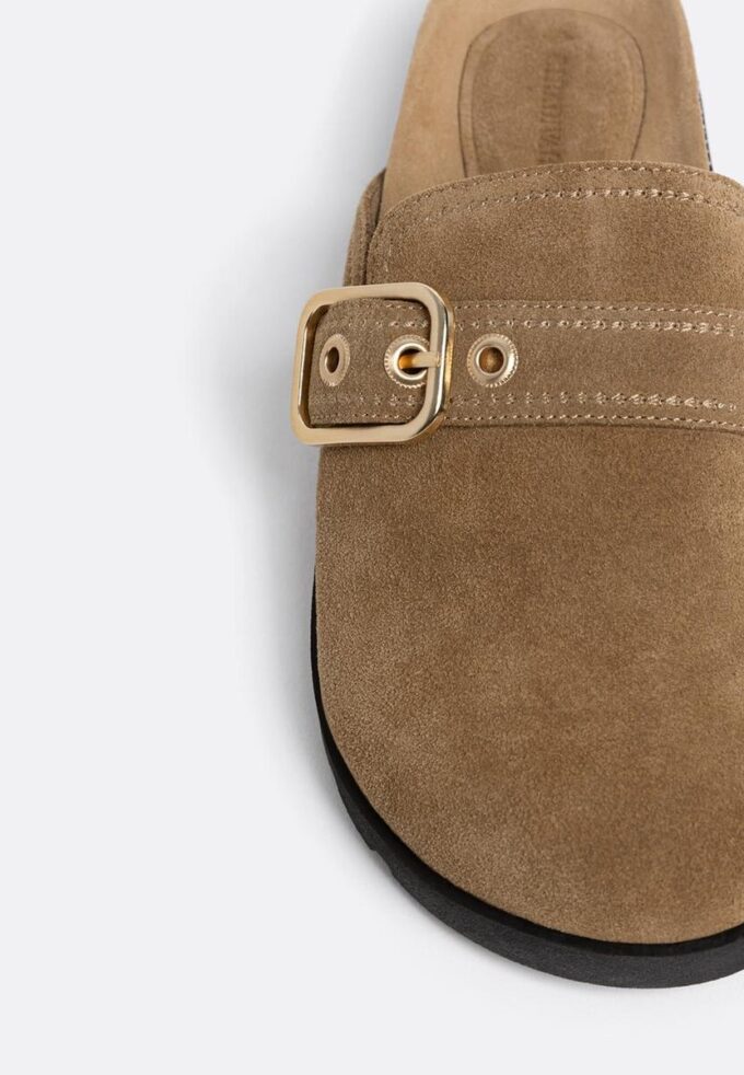 Dřeváky z dělené semišové kůže s přezkou