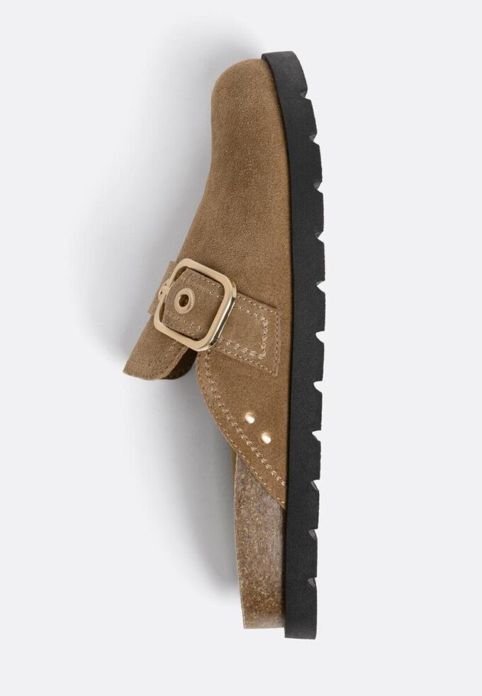 Dřeváky z dělené semišové kůže s přezkou