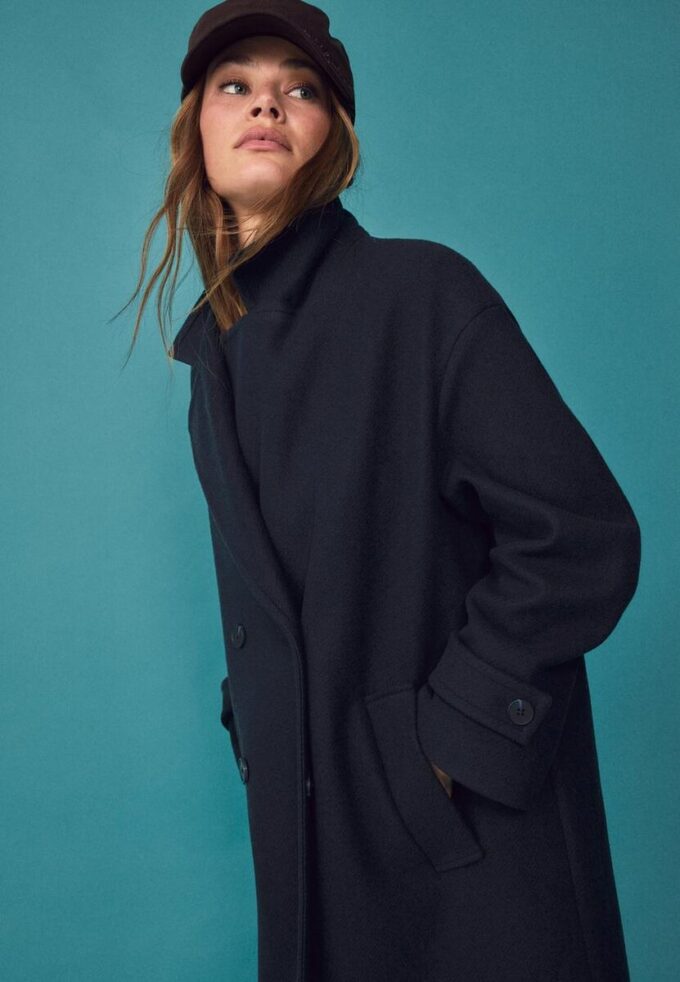 Dlouhý Oversize kabát s jemným povrchem na dotek