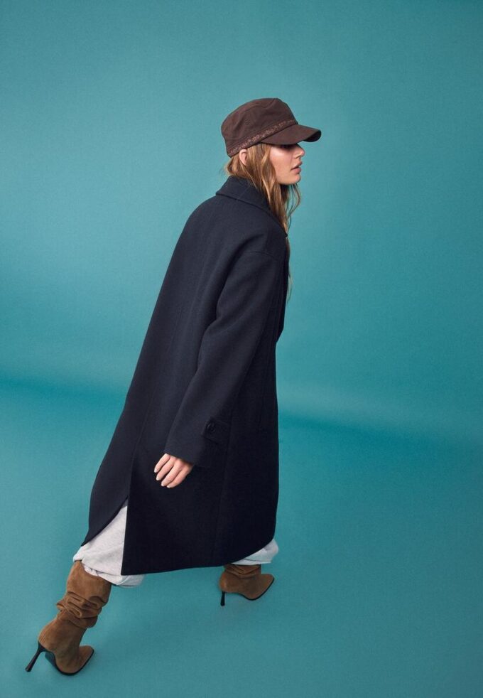 Dlouhý Oversize kabát s jemným povrchem na dotek