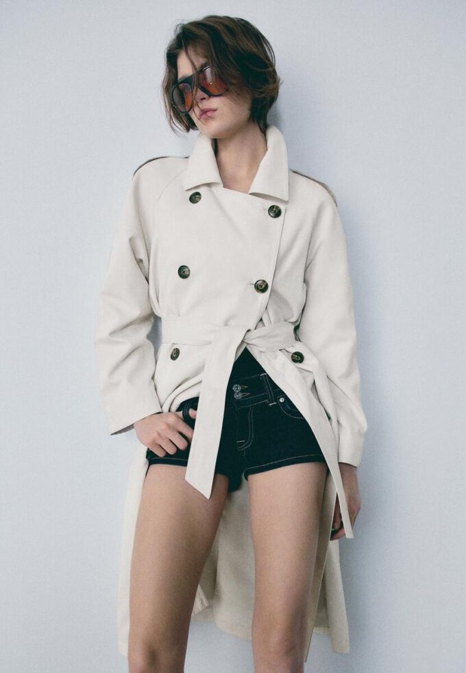 Dlouhý splývavý trenčkot