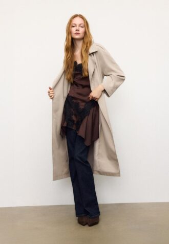 Dlouhý splývavý trenčkot