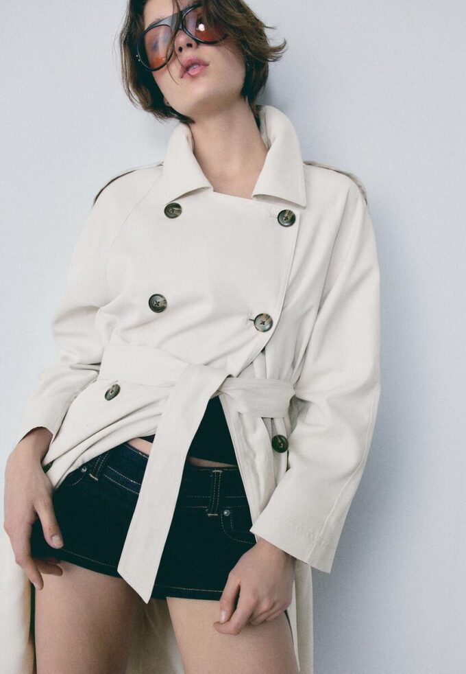 Dlouhý splývavý trenčkot