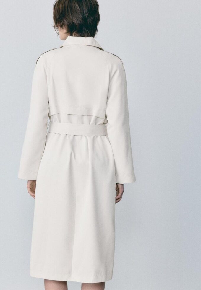 Dlouhý splývavý trenčkot