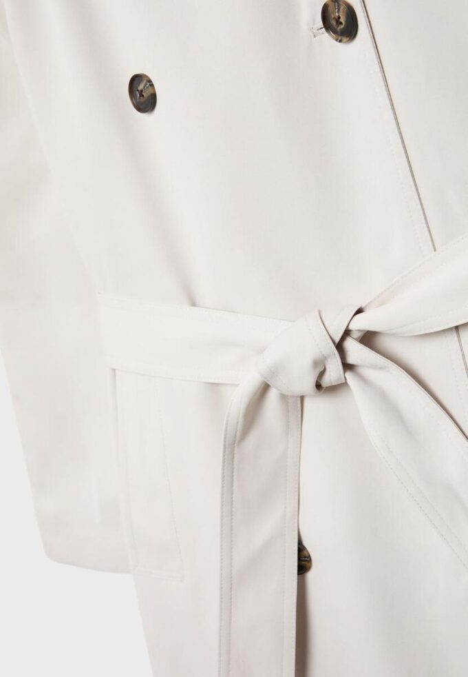 Dlouhý splývavý trenčkot