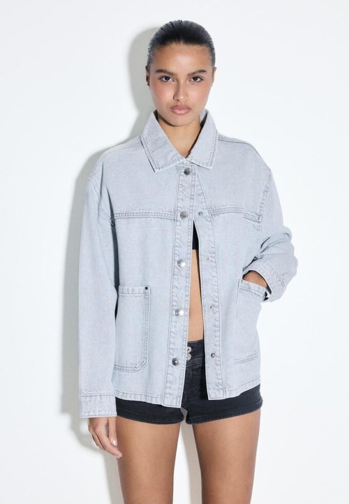 Džínová bunda s kapsami Džínová bunda s kapsami