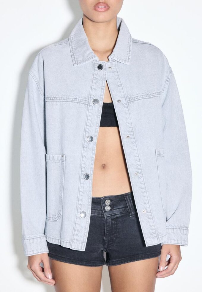 Džínová bunda s kapsami Džínová bunda s kapsami