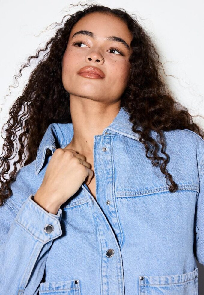 Džínová bunda s kapsami