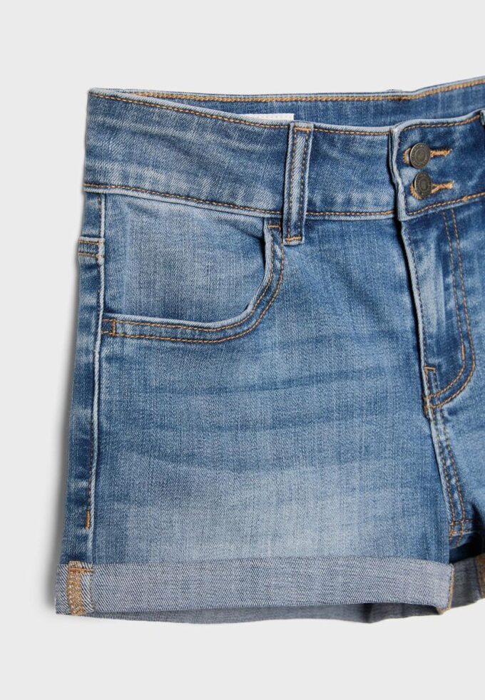 Džínové kraťasy s ohrnutým lemem Džínové kraťasy s ohrnutým lemem