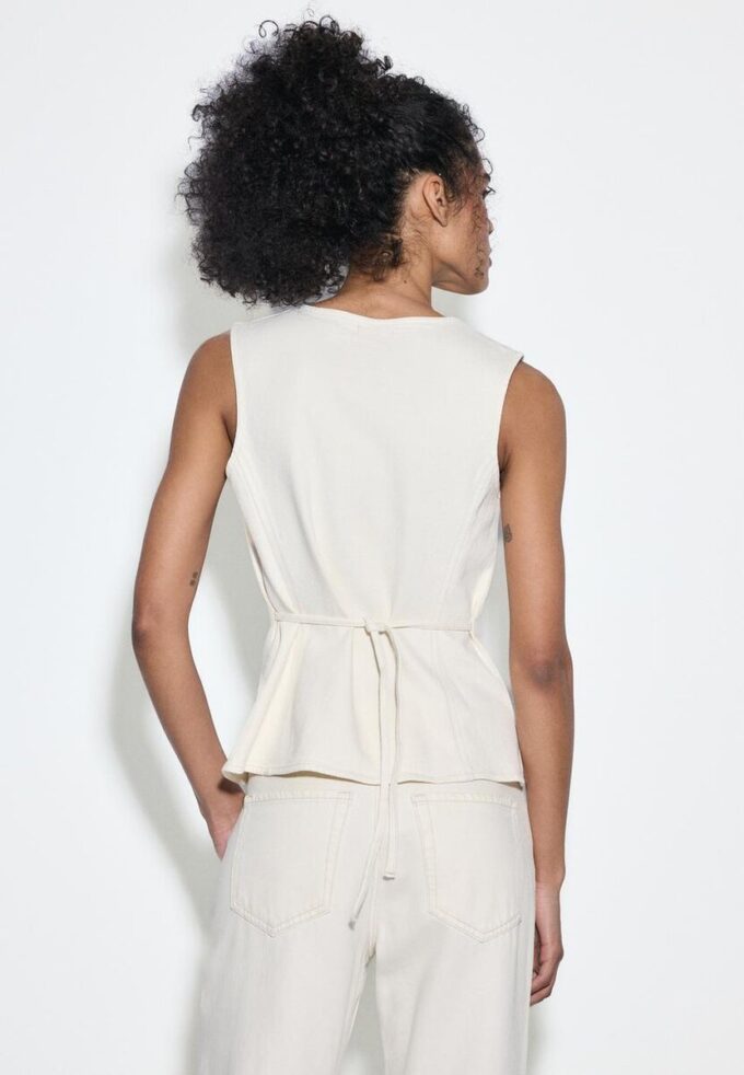 Džíny s úzkým střihem pro topy