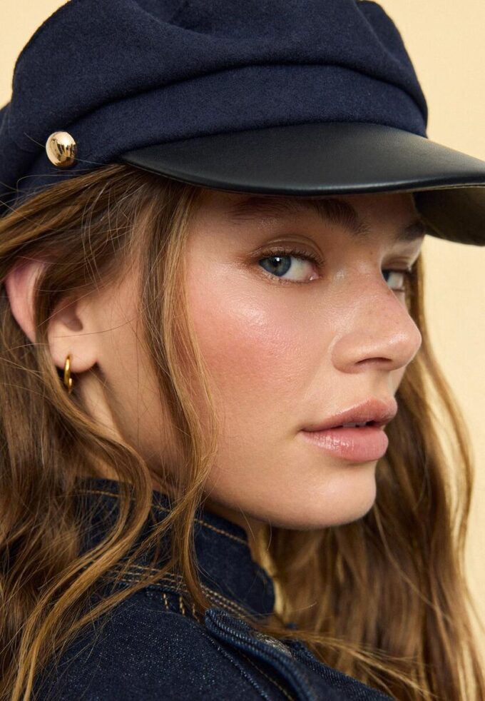 Dvoubarevná námořnická čepice