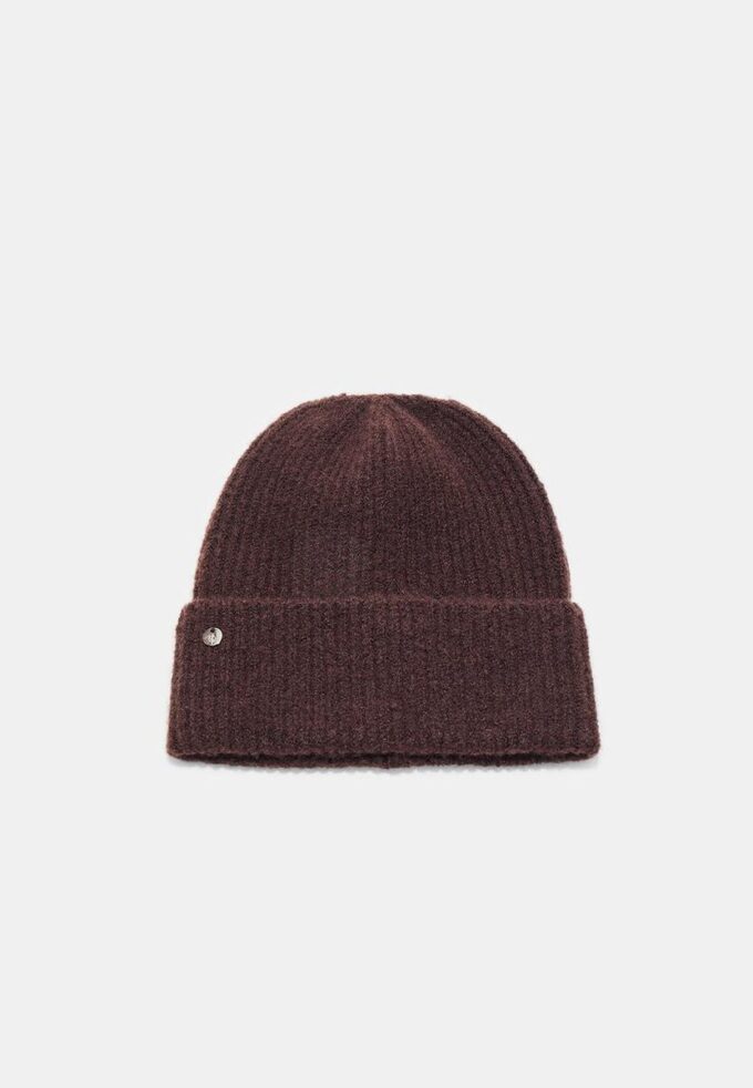 Žebrovaná čepice s plaketou