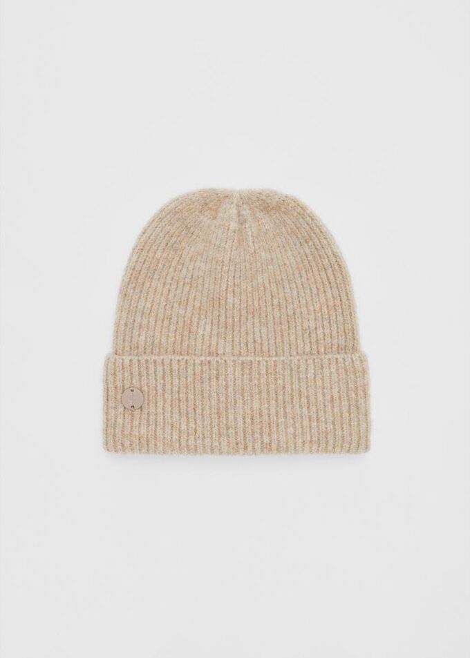 Žebrovaná čepice s plaketou