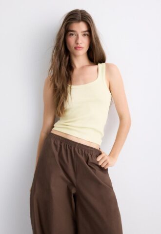 Žebrované tričko s racerbackem