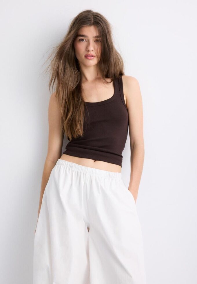 Žebrované tričko s racerbackem