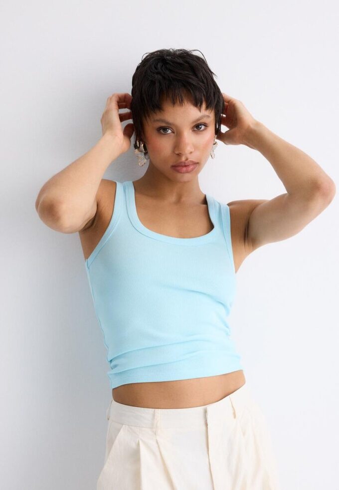 Žebrované tričko s racerbackem