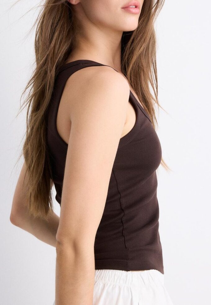 Žebrované tričko s racerbackem