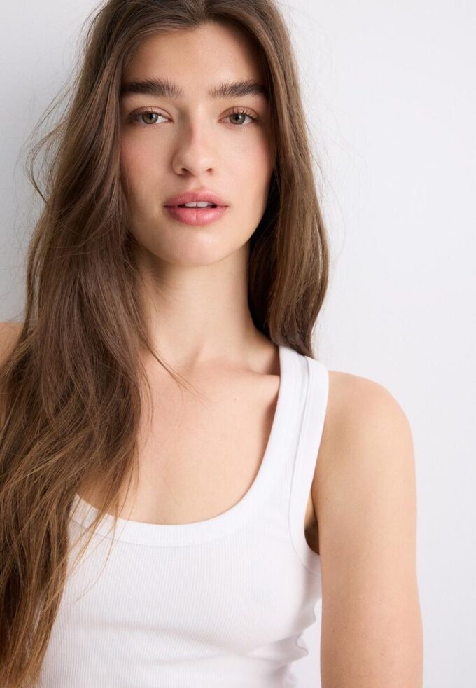 Žebrované tričko s racerbackem