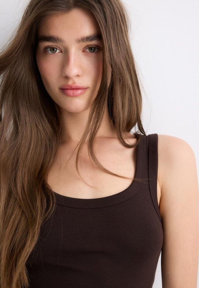 Žebrované tričko s racerbackem