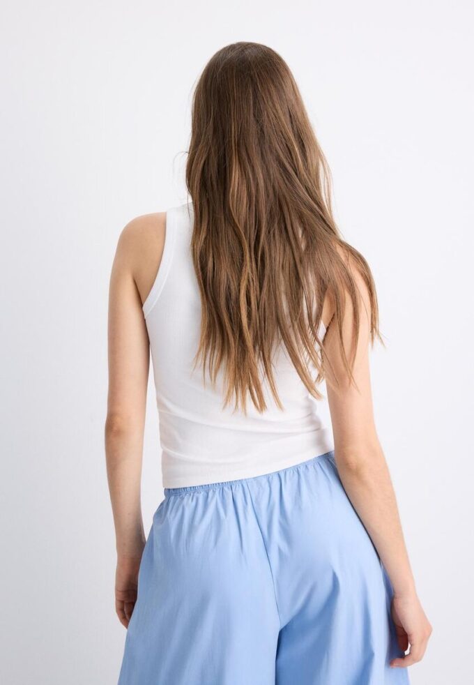 Žebrované tričko s racerbackem