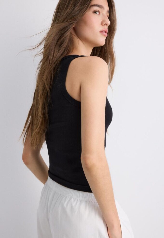 Žebrované tričko s racerbackem