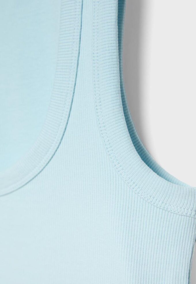 Žebrované tričko s racerbackem