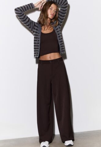 Elegantní kalhoty s výstřihem