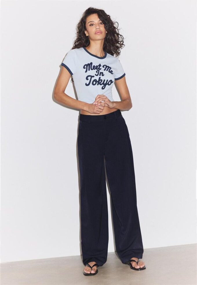 Elegantní kalhoty s výstřihem Elegantní kalhoty s výstřihem