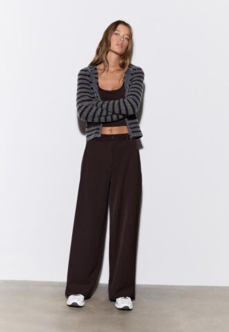 Elegantní kalhoty s výstřihem