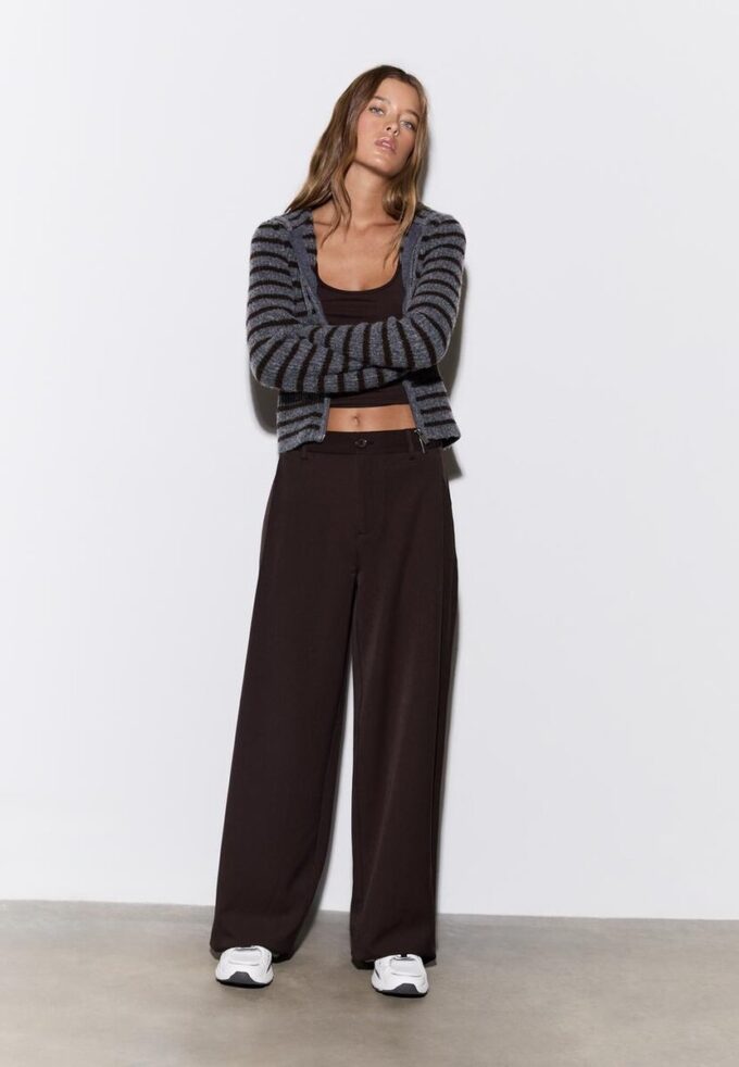 Elegantní kalhoty s výstřihem