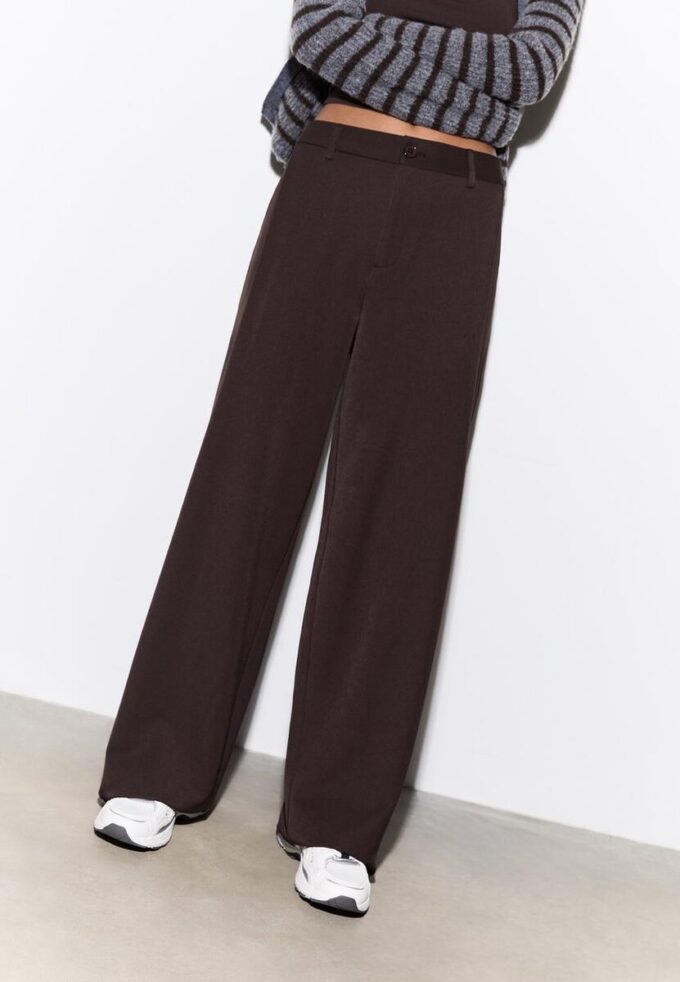 Elegantní kalhoty s výstřihem