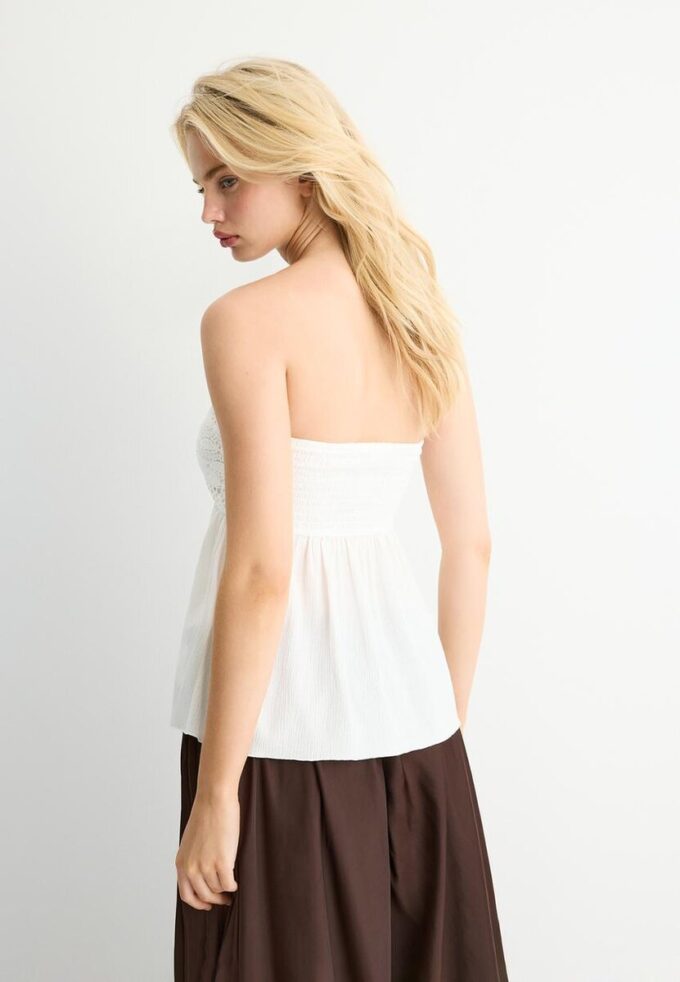 Háčkovaný bandeau top Háčkovaný bandeau top