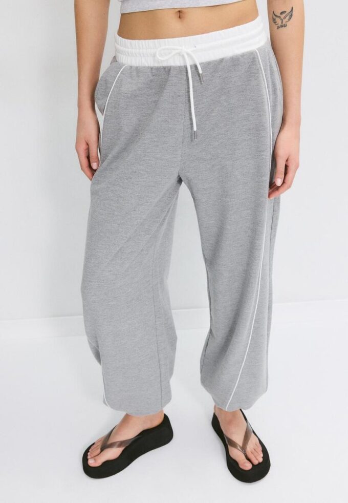 Joggingové kalhoty se stahovacími šňůrkami Joggingové kalhoty se stahovacími šňůrkami