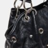 Kabelka typu bucket bag s ozdobnými očky