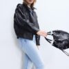 Kabelka typu bucket bag s ozdobnými očky
