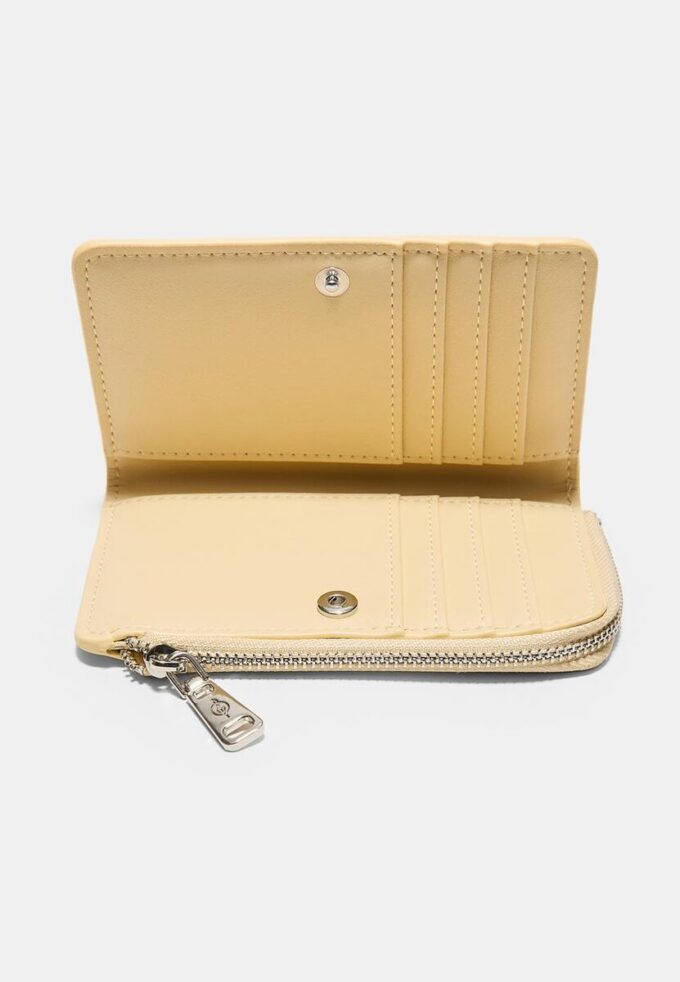 Karetní obal s efektem kůže