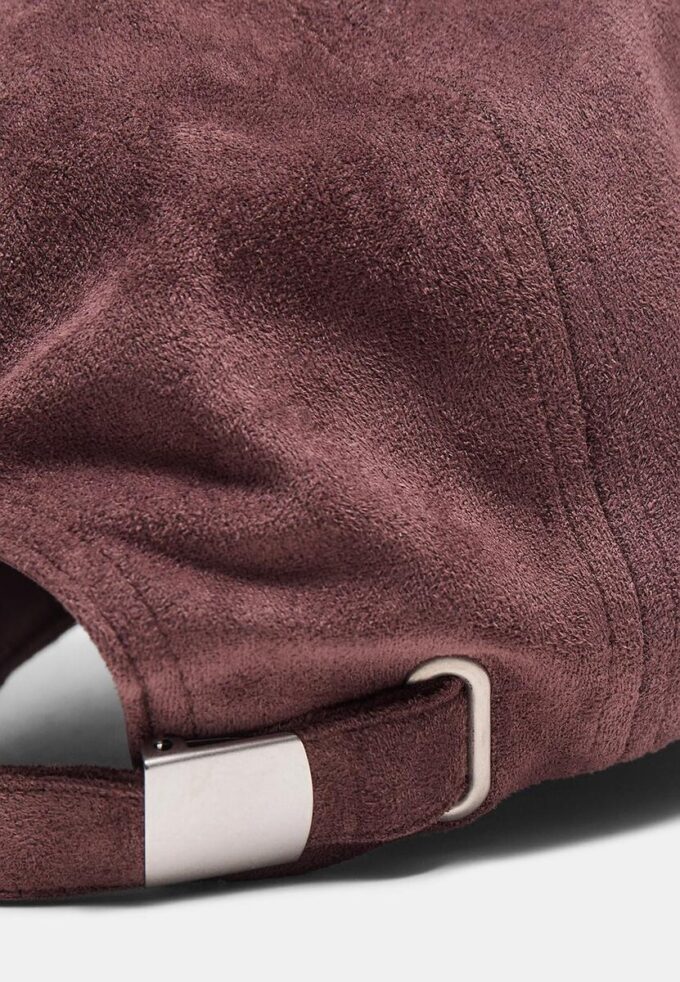 Kšiltovka ze semišového materiálu s nápisem