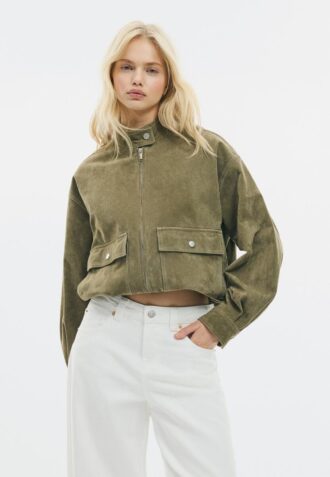 Kožená bunda s kapsami