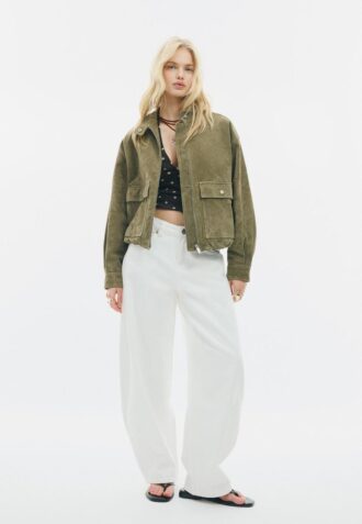 Kožená bunda s kapsami