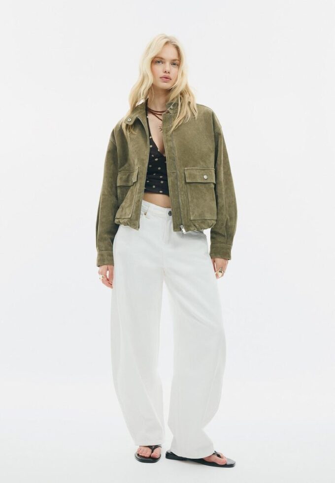 Kožená bunda s kapsami