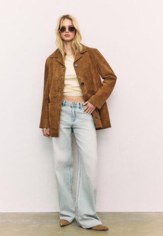 Kožená bunda s kapsami