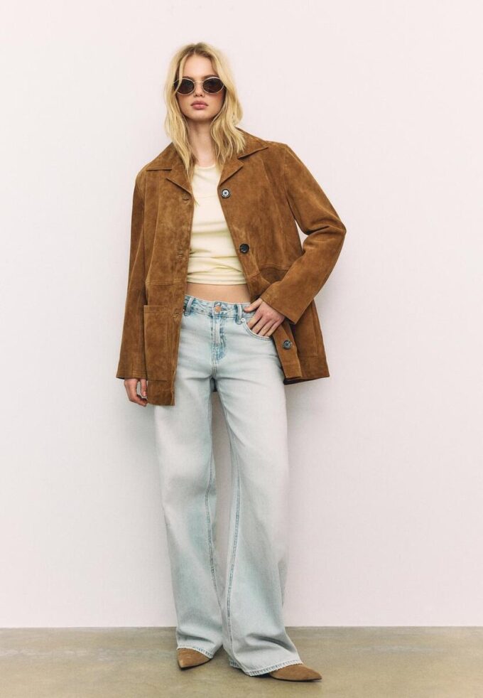 Kožená bunda s kapsami